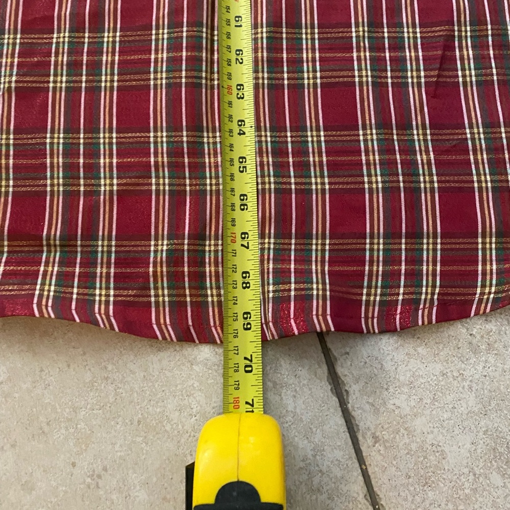 Christmas plaid round 70" table cloth . Great for decor...very festive - Picture 2 of 7